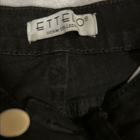 Classic Black Women's Mid-Rise Jeans - Picture 5 of 7